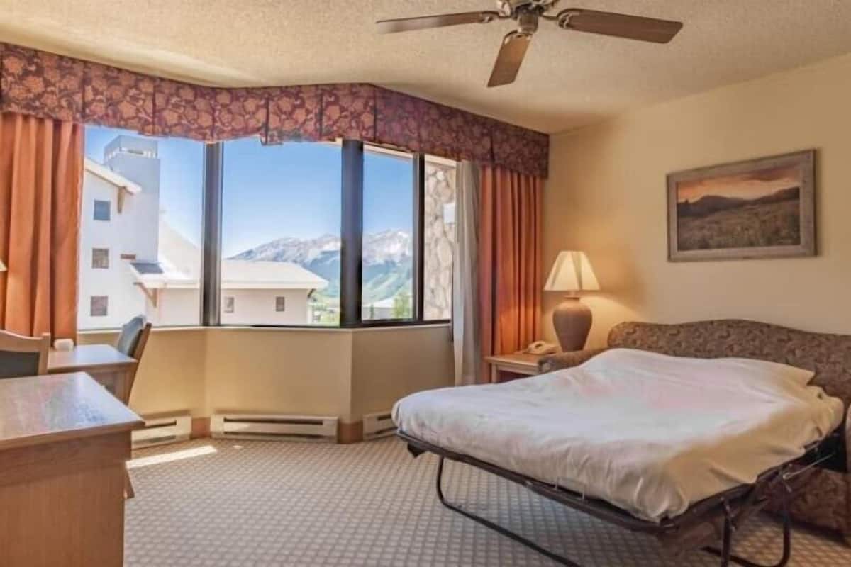 Suite Standard, vue montagne | Couette en duvet d'oie, fer et planche à repasser, Wi-Fi gratuit