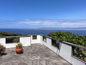 Terrace/patio - Panoramic Ocean Views from your Private Varand (São Roque do Pico)