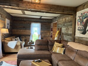 TV, fireplace, books - The Forge Cabin, A Charming and Spacious renovated cabin.  Everyone loves it! (Livermore)