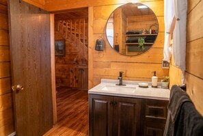 Shower, hair dryer, towels, soap - The Forge Cabin, A Charming and Spacious renovated cabin.  Everyone loves it! (Livermore)