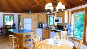 Private kitchen - Upscale Yurt/Pet Friendly/Full Kitchen/Bath w/Sauna/FP/TV/Internet/Beds for 4 (Lummi Island)