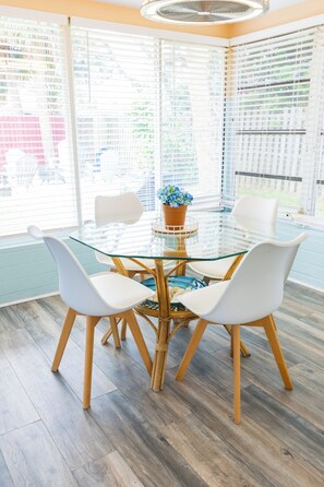 Dining - Walk to beach Cottage (Ormond Beach)