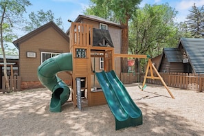 Zona de juegos infantil al aire libre