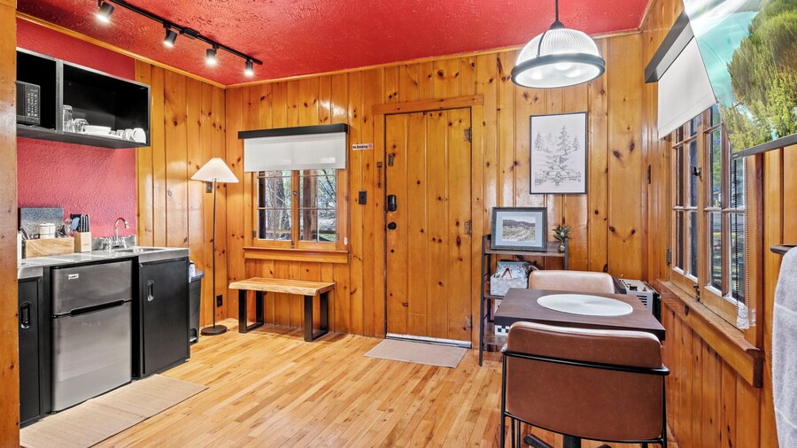 Timber Lodge Cabin 18