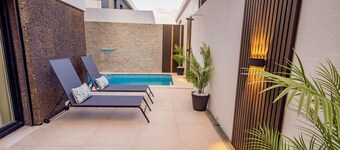 Jolika’s House Private Heated Pool EV charger