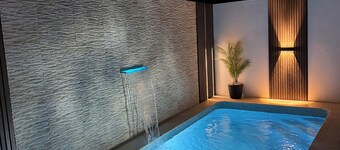 Jolika’s House Private Heated Pool EV charger