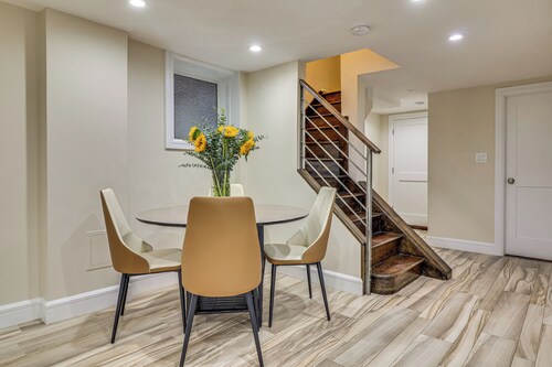 Walk to Hudson River, Near MetLife: Renovated Apt