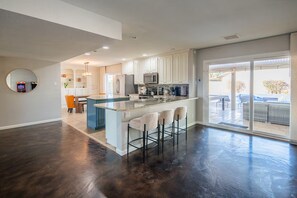 Mikrowelle, Ofen, Herdplatte, Geschirrspüler