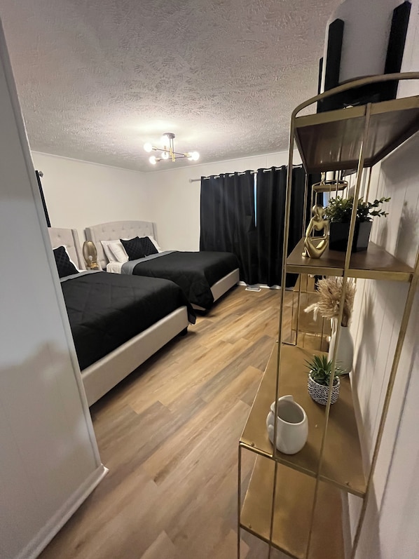 4 chambres, fer et planche à repasser, Wi-Fi, draps fournis