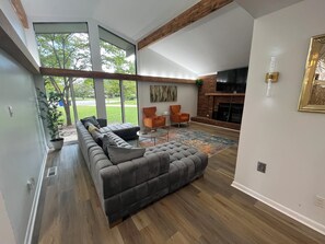 Televisión, chimenea