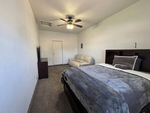 4 Schlafzimmer, Schreibtisch, kostenloses WLAN, Bettwäsche