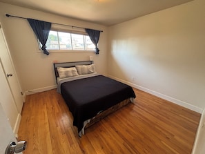 4 bedrooms, desk, free WiFi, bed sheets