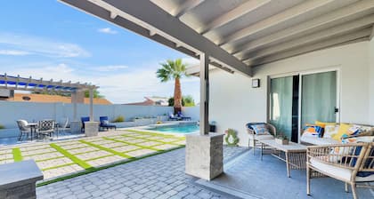 This Yard Is Cool Y'all! Hot Pool! Game Room!
