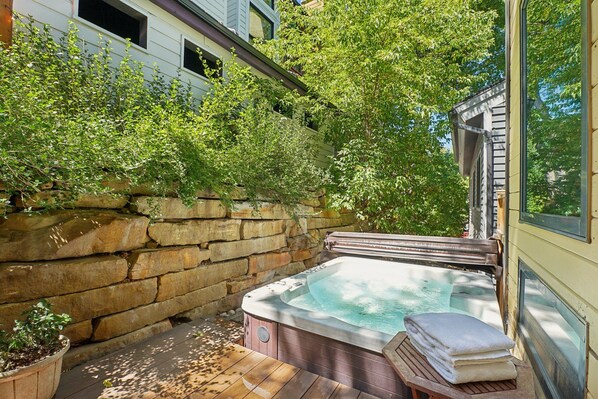 Outdoor spa tub