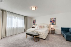5 bedrooms, iron/ironing board, travel cot, free WiFi - Near Strip & Attractions•Beautiful Villa•6 Beds (Enterprise)