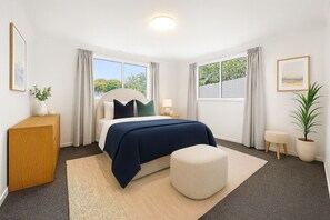 4 bedrooms, iron/ironing board, WiFi, bed sheets