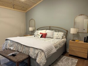 3 bedrooms, iron/ironing board, WiFi, bed sheets