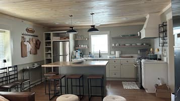 Micro-ondes, plaque de cuisson, lave-vaisselle