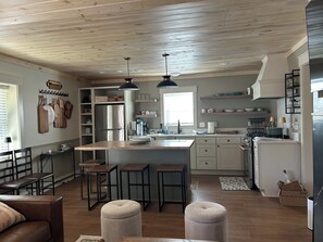 Mikrobølgeovn, kokeplater og oppvaskmaskin