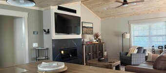 Comfortable retreat minutes away from MSU.  Great for Game Days & Family Getaway