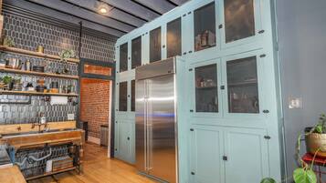 Rumah, Beberapa Tempat Tidur, dapur, pemandangan kota (The Brick Dachshund) | Interior