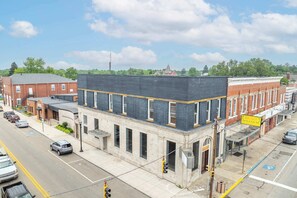 Exterior - The Brick Dachshund Chic for 9 (Blanchester)