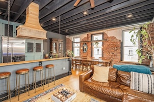 House, Multiple Beds, Kitchen, City View (The Brick Dachshund) | Living area | 42-inch flat-screen TV with digital channels