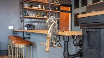 House, Multiple Beds, Kitchen, City View (The Brick Dachshund) | Bar (on property)