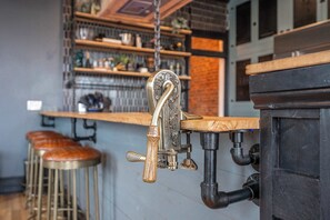 House, Multiple Beds, Kitchen, City View (The Brick Dachshund) | Bar (on property)