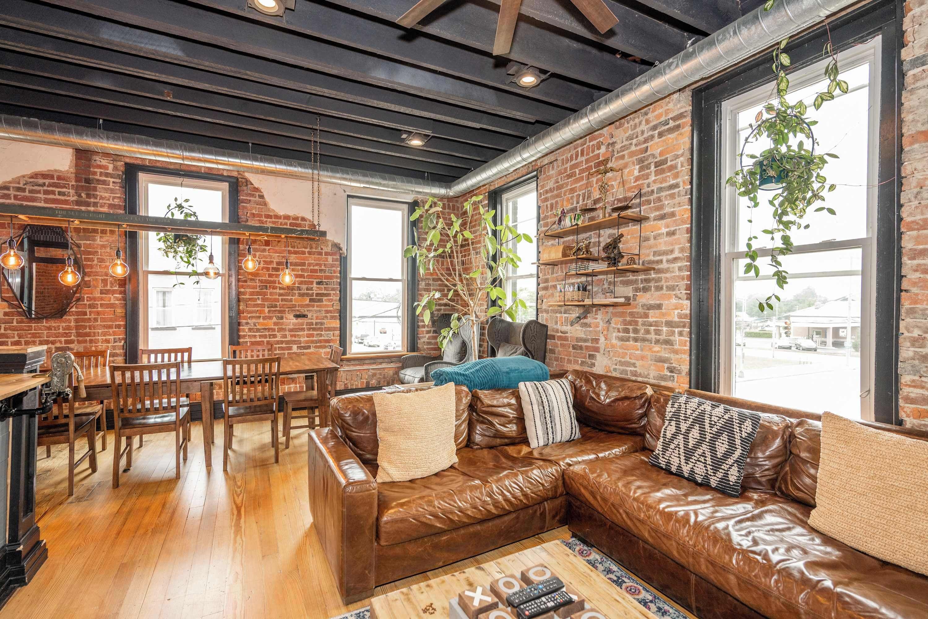 Huis, meerdere bedden, keuken, uitzicht op stad (The Brick Dachshund) | Woonruimte | Een 42-inch flatscreentelevisie met digitale zenders