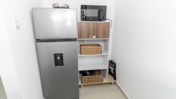 Deluxe Apartment, City View | Private kitchen