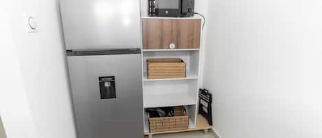 Deluxe Apartment, City View | Private kitchen