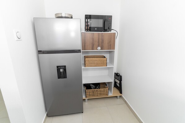 Deluxe Apartment, City View | Private kitchen