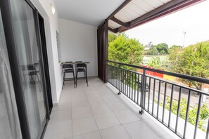 Deluxe Apartment, City View | Lanai - Le Nid de Thalys  Appartement de charme (Cayenne)