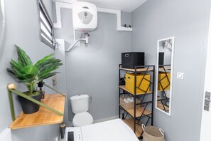 Deluxe Apartment, City View | Bathroom - Le Nid de Thalys  Appartement de charme (Cayenne)