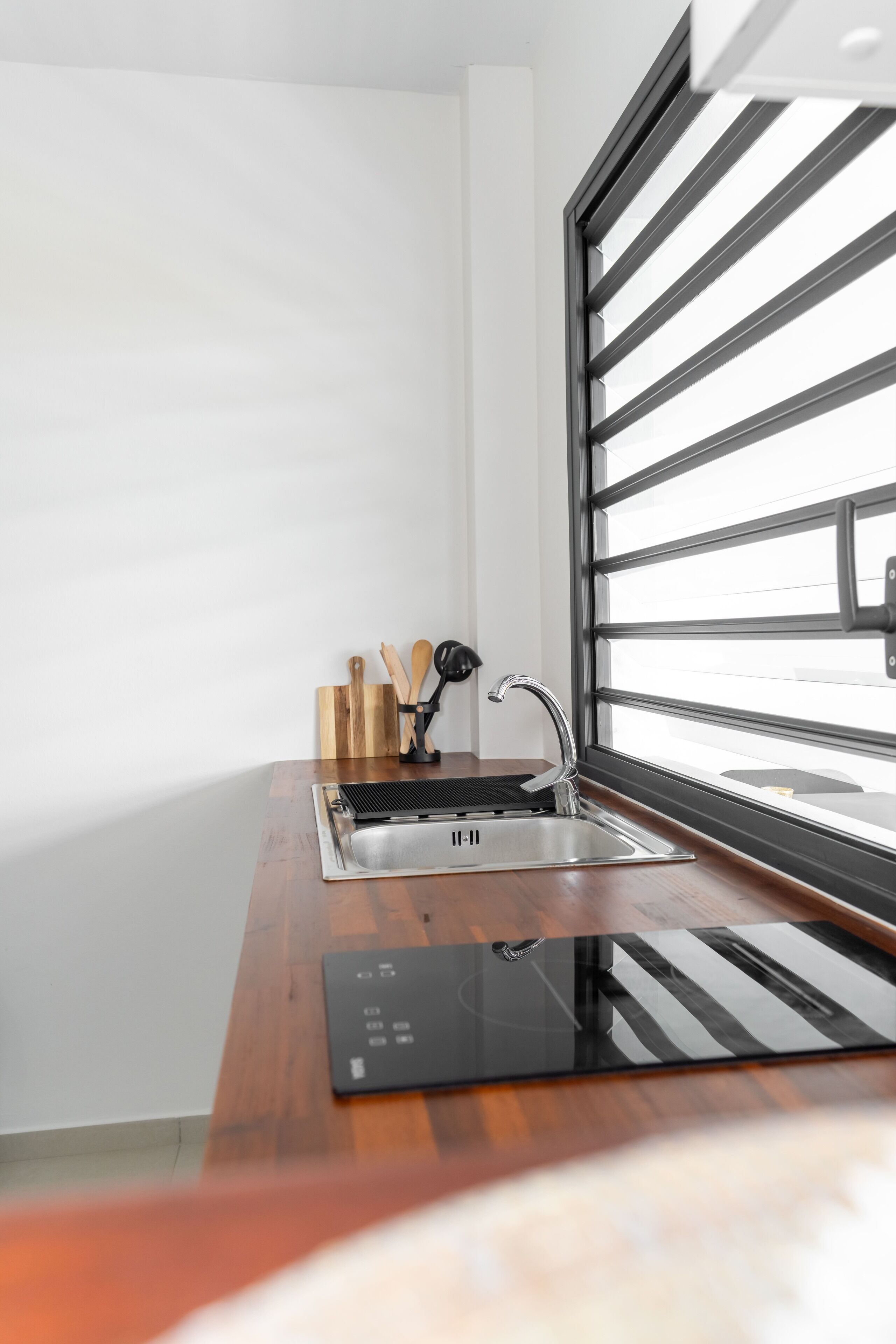 Deluxe Apartment, City View | Private kitchen