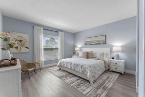 4 bedrooms, internet, bed sheets