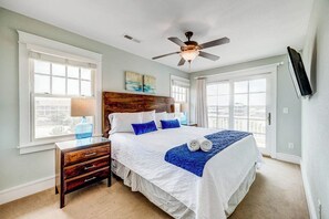 16 عدّة غرف نوم وخدمة الإنترنت وملاءات أسرّة