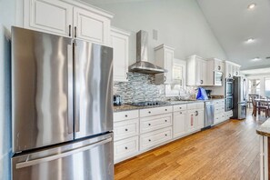 KĂŒhlschrank, Mikrowelle, Ofen, Herdplatte