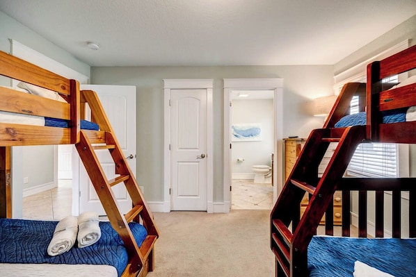 16 Schlafzimmer, Internetzugang, Bettwäsche