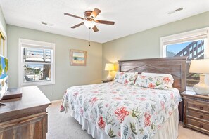 4 عدّة غرف نوم وواي فاي مجانًا وملاءات أسرّة