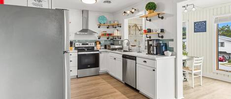 Refrigerador, microondas, parrilla de estufa y lavavajillas