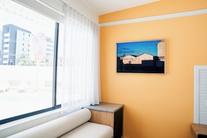 Standard Studio, Patio