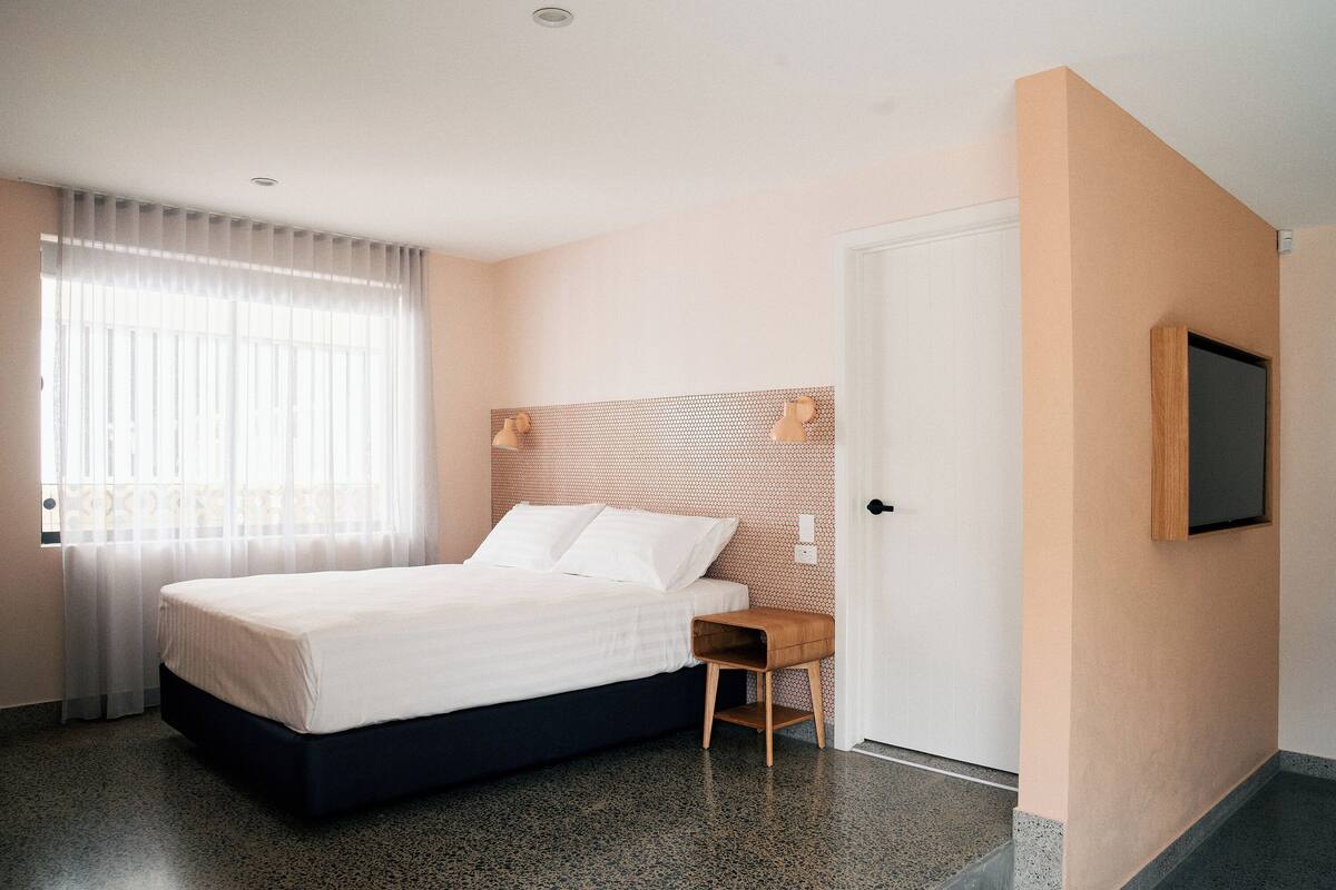 Suite, terrasse | Safe på rommet og wi-fi (inkludert)