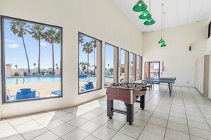 Games room - Cozy 1 bed retreat in Port Isabel, perfect for a getaway. (Port Isabel)