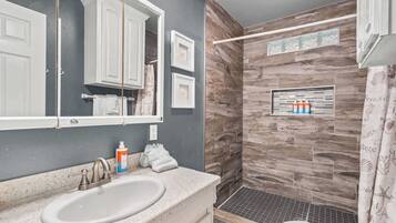 Shower, towels, shampoo