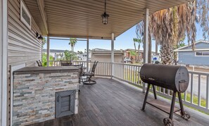Outdoor dining - Cozy 2BR cottage in Port Isabel, perfect for families and pets! #1 (Port Isabel)