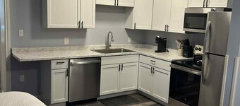 The Rustic Railroad Studio 5 Min to HWY 63 Kitchen + Washer/Dryer