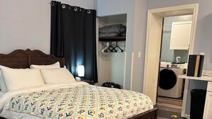 1 bedroom, WiFi (free), bed sheets - The Rustic Railroad Studio     5 Min to HWY 63            Kitchen + Washer/Dryer (Renick)