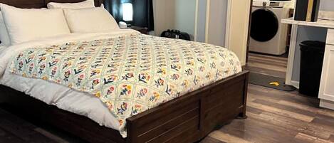 1 bedroom, WiFi (free), bed sheets